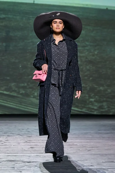 Look 9